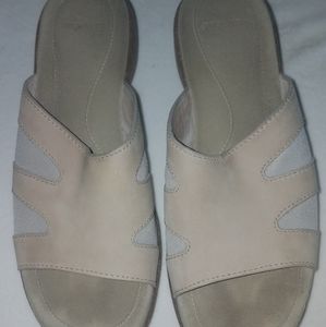 Merrell Wedge Style Sandals Sz 6 Exc condition